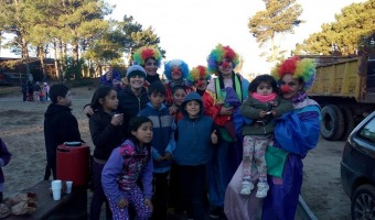 LOS NIOS DISFRUTAN EN CADA BARRIO LA LLEGADA DE CULTURA EN MOVIMIENTO